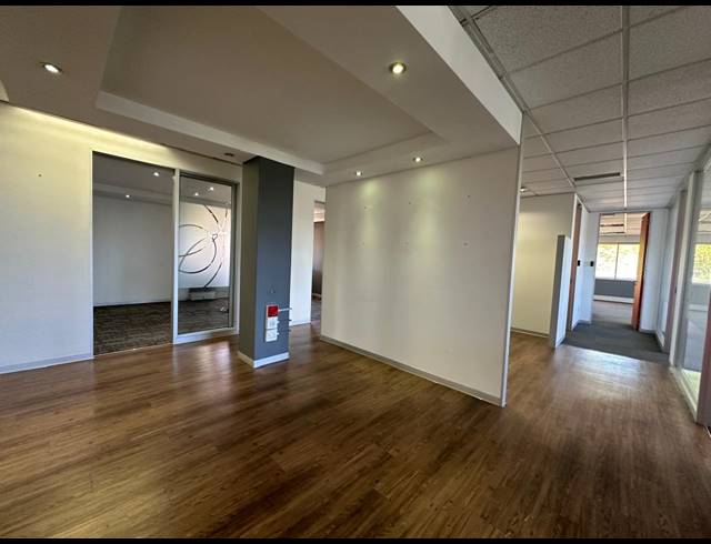 313M² OFFICE TO LET IN WOODMEAD
